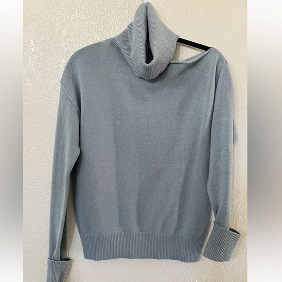 PAIGE Women's Raundi Cutout Shoulder Sweater
In Stone Blue Size Large Worn Once - Picture 1 of 9